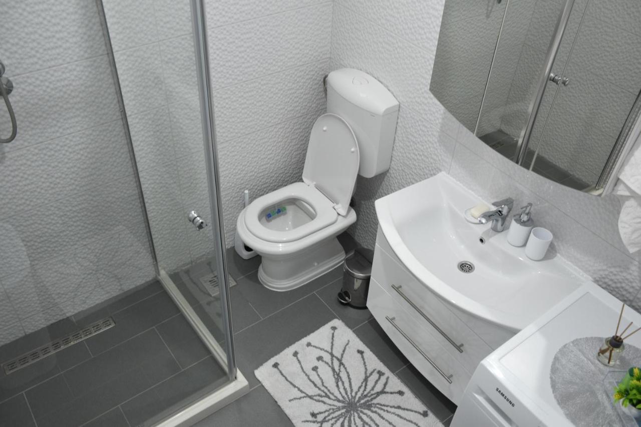 The White Apartment Mostar Exteriör bild